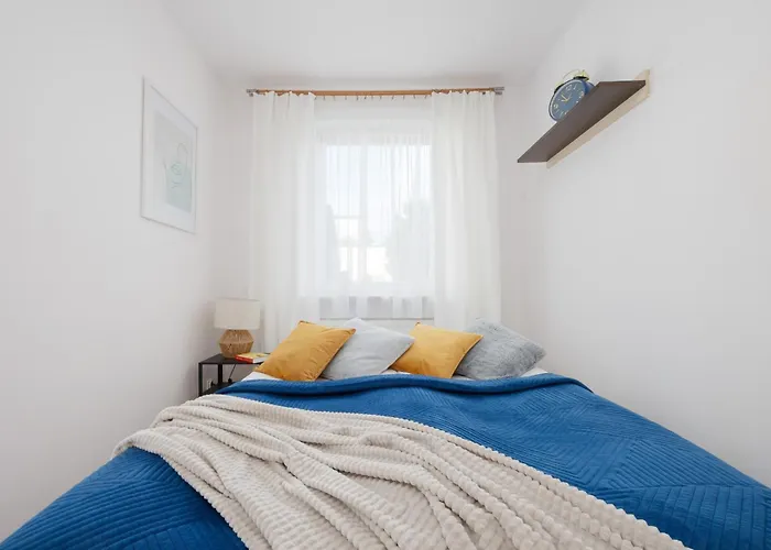 Apartament Na Parterze Z Parkingiem I Biurkiem Do Pracy Zdalnej W Piasecznie By Noclegi Renters