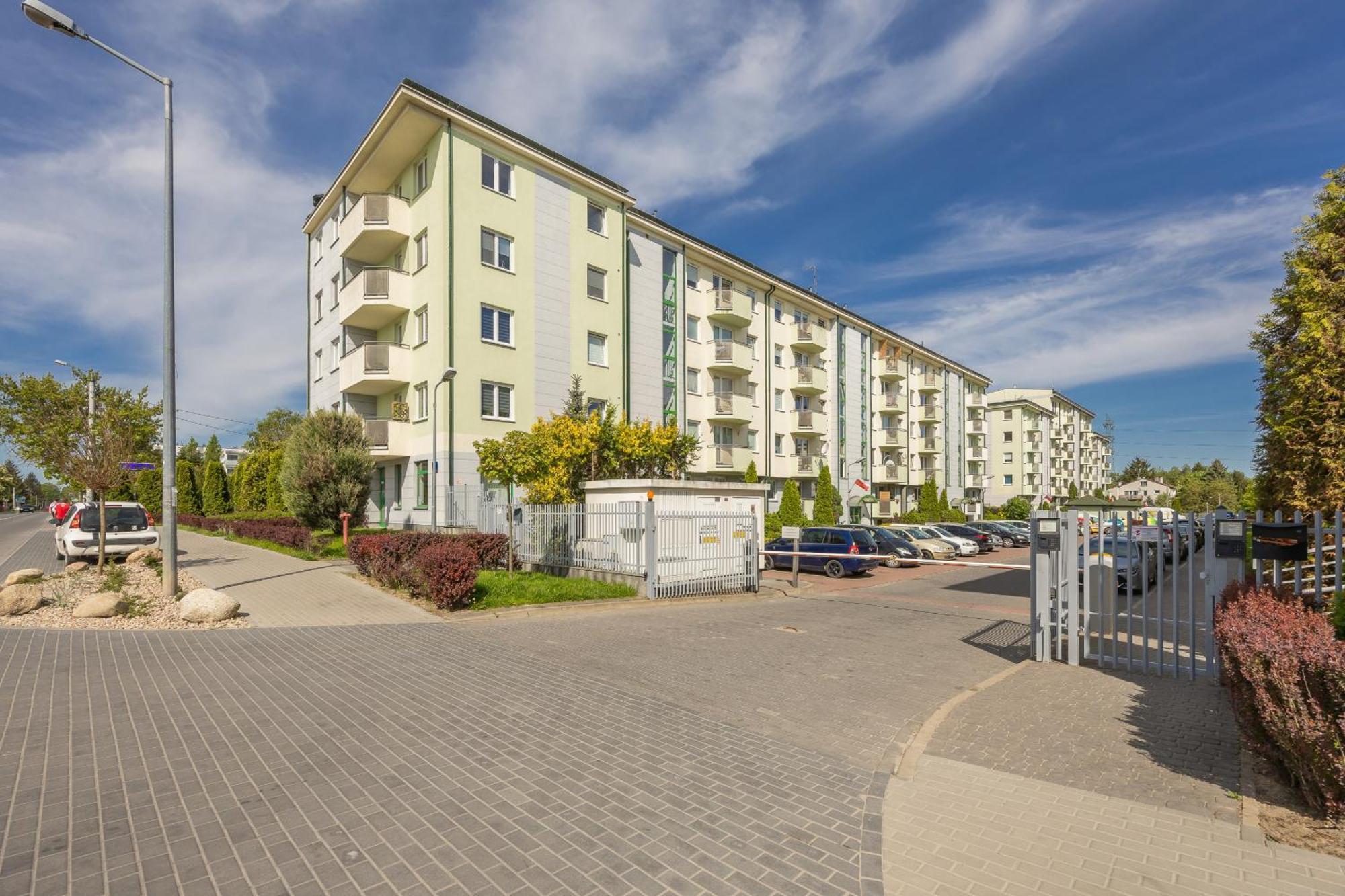 Na Parterze Z Parkingiem I Biurkiem Do Pracy Zdalnej W Piasecznie By Renters Apartment *