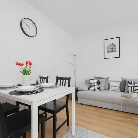 Apartament Na Parterze Z Parkingiem I Biurkiem Do Pracy Zdalnej W Piasecznie By Noclegi Renters Piaseczno  Exterior photo