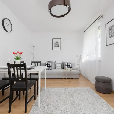 Apartament Na Parterze Z Parkingiem I Biurkiem Do Pracy Zdalnej W Piasecznie By Noclegi Renters Piaseczno  Exterior photo